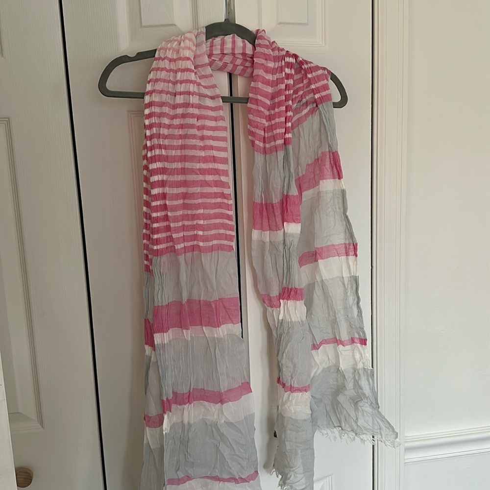 American eagle outfitters beautiful spring scarf, light